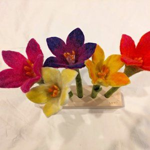 Lovevery Felt Flowers with Wooden Stand | The Helper Play Kit | 25,26,27 months